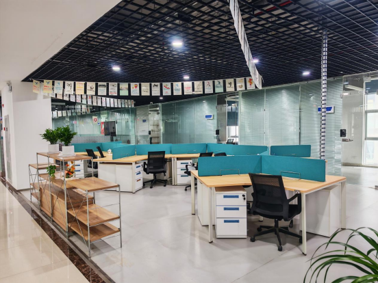 凤凰网江苏报道中的徐州高新区大学生创业园办公场景